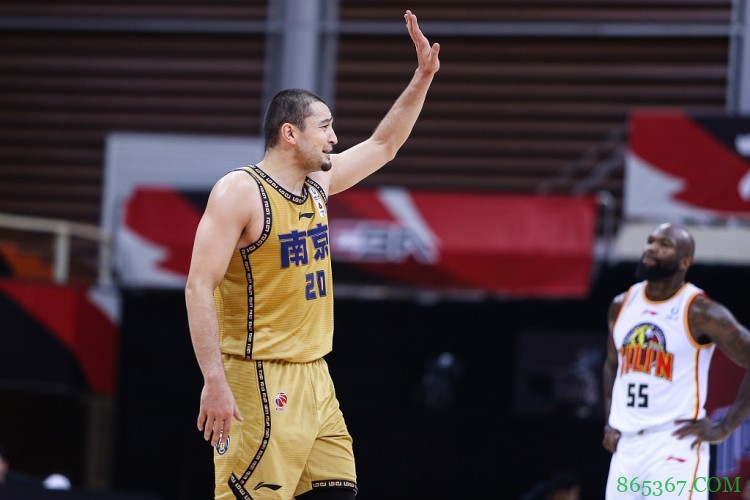 苦苦支撑!西热半场4记三分轰下20分4板5助