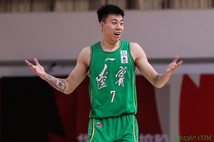 ?炸裂！张镇麟首节7投全中 三分5中5独砍20分