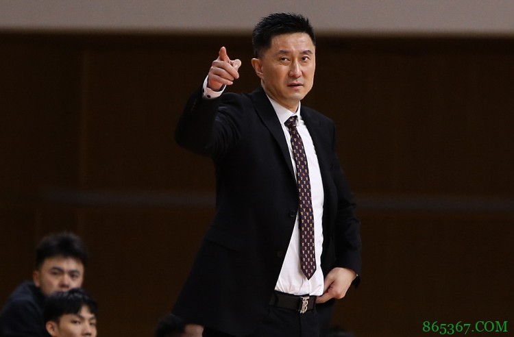 杜锋:上半场进攻感觉很差 下半场进攻端稍微流畅了一些