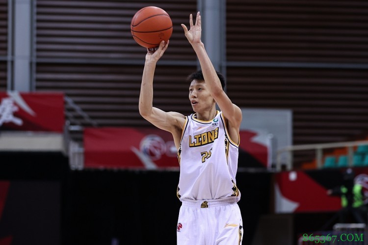 赵岩昊半场里突外投轰下23分 广厦半场领先辽宁19分