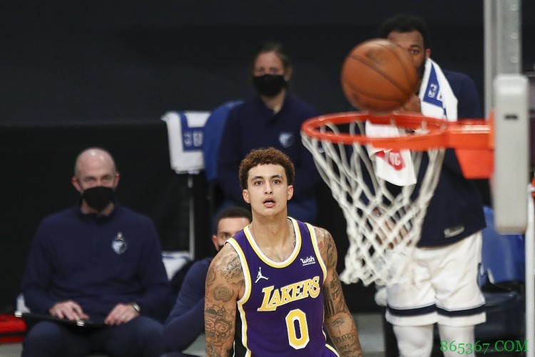 詹姆斯：库兹马每一年都在成长 球队需要他命中投篮