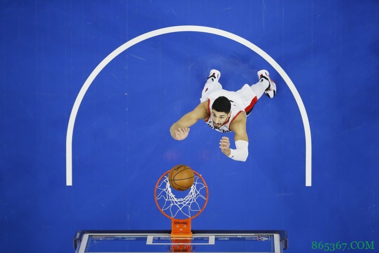 坎特：双枪让队友变得更好 我的前场篮板打击了对手的士气