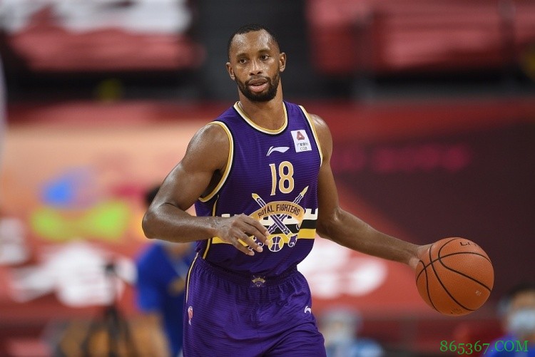 沈阳日报记者：弗格27日解除隔离 最快4月4日上演辽篮首秀