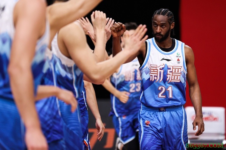 媒体人：新疆赛季前曾接触现深圳外援布克 但最终选择了克拉克