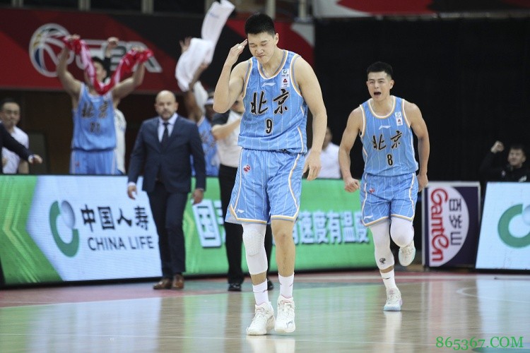 雷蒙首秀11分6板1助1断 末节关键三分助球队拉开分差