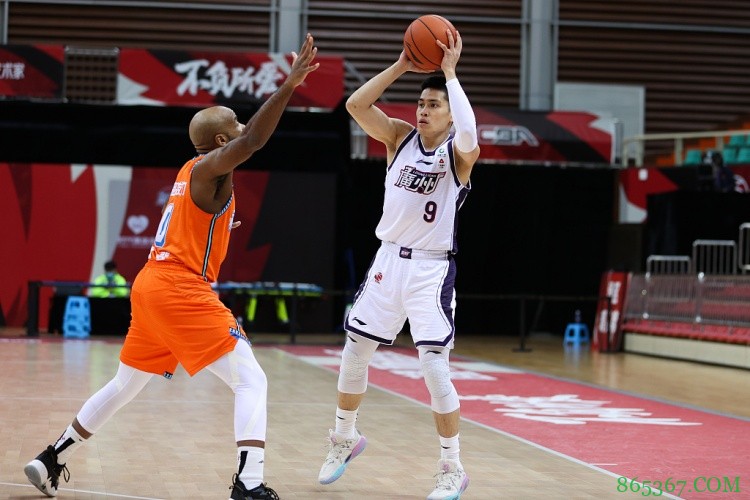 拼命三郎！陈盈骏轰下生涯新高30分外加9助4断 球场存在感十足