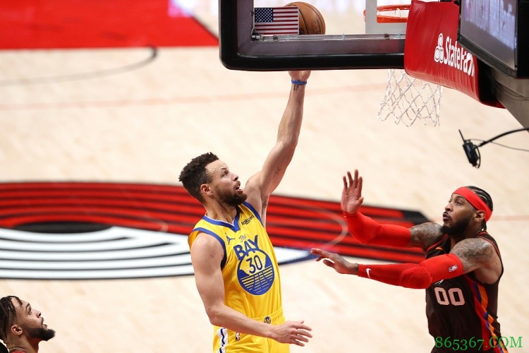 安东尼：库里就是库里 他是比赛的焦点 他的比赛非常好看