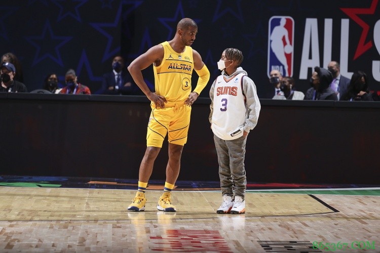 保罗谈加冕全明星赛历史助攻王：半场结束时儿子告诉我还差4次