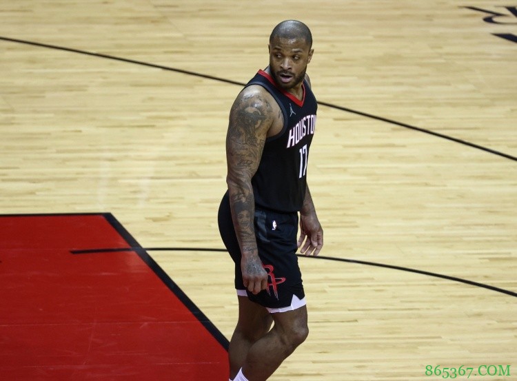 美记:塔克曾拒火箭2年提前续约报价 平均年薪不到1000万美元