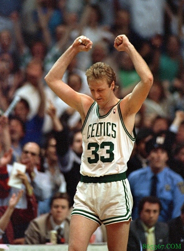 29年前的今天 35岁拉里-伯德爆砍49分14篮板12助攻创纪录