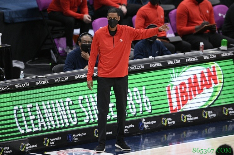 塞拉斯：我们得到了很多三分空位最后命中率才26% 这太难了