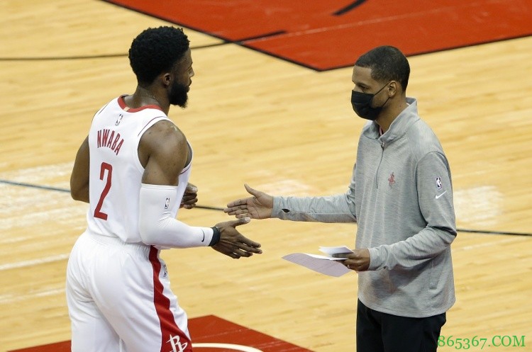 塞拉斯：沃尔有望周六复出 恩瓦巴伤势恶化预计将缺席一段时间