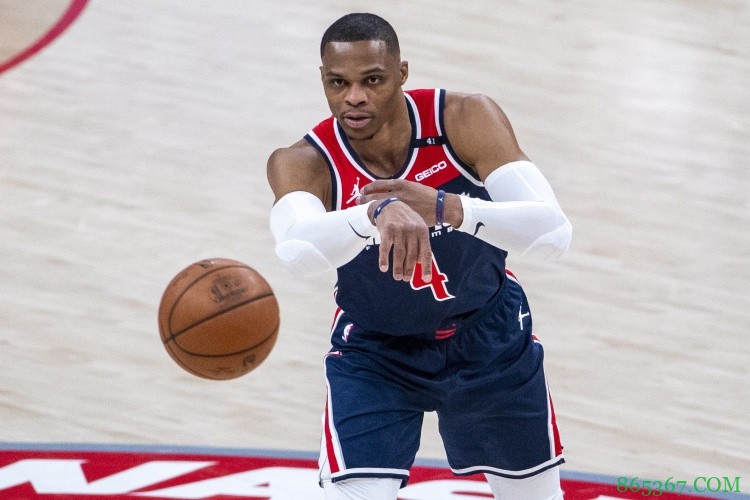 带不动了!威少近5场比赛场均拿下31分11.4篮板13助攻 奇才1胜4负