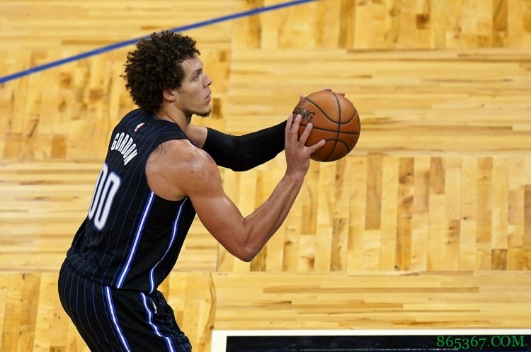 在掘金火箭活塞询价过之后 阿隆-戈登也愿换个环境打球