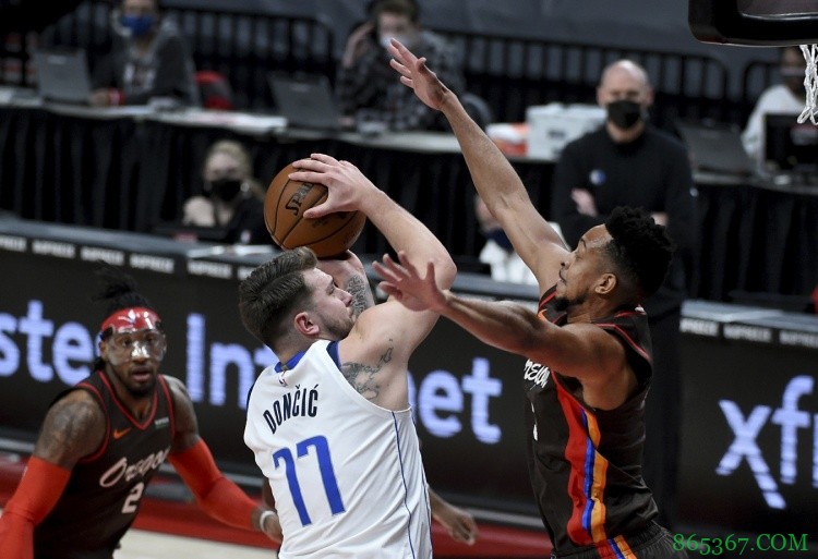 东契奇连续3场比赛上半场拿下20+ 追平个人生涯最长纪录