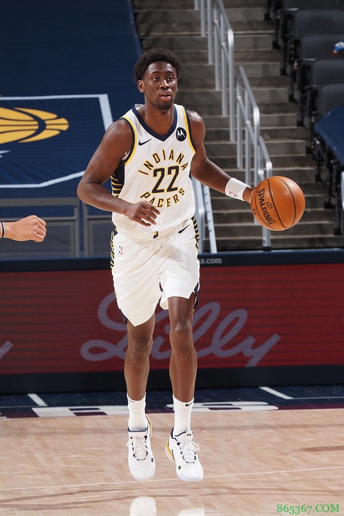 关键后撤三分杀死比赛！勒韦尔28分6板4助2断 正负值+14全场最高