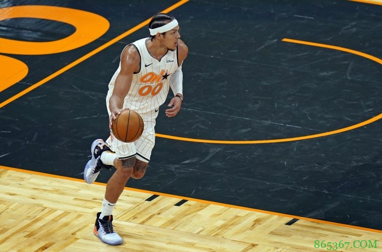 魔术将戈登和克拉克交易到掘金 换来哈里斯、汉普顿和首轮签