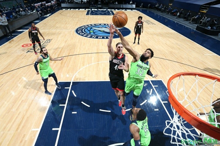 火箭生涯首秀！奥利尼克首节9分多钟砍下11分 三分球3中3