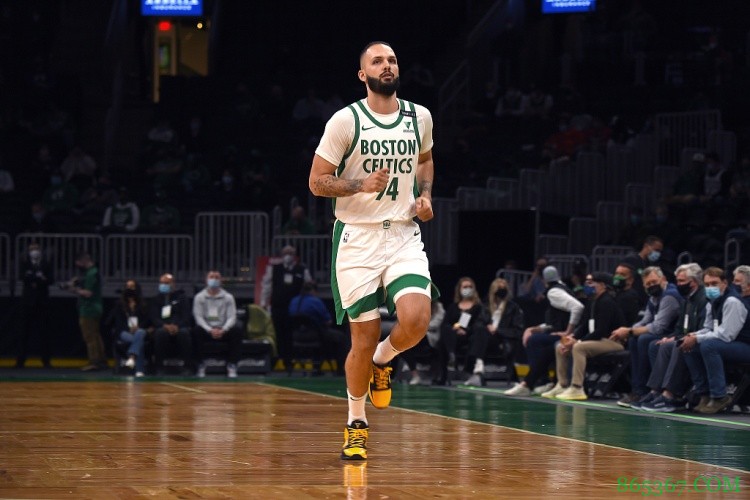 富尼耶成队史自1980年后单场10+出手中出场时间最多的零得分球员