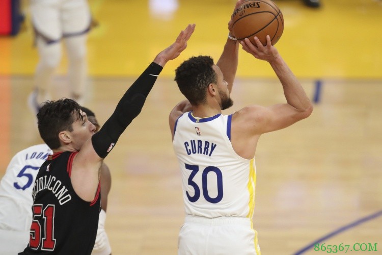 库里今日命中6记三分 伤缺5场比赛后重新回到三分榜榜首