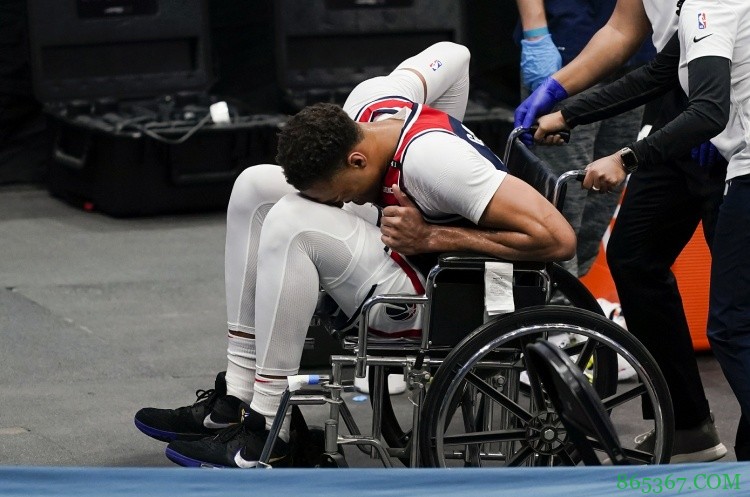 奇才官方:丹尼尔-加福德确诊右脚踝扭伤 10天后将重新评估