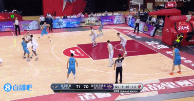 雷蒙首秀11分6板1助1断 末节关键三分助球队拉开分差