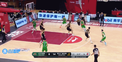 付豪替补出战31分钟斩获18分7板1帽 屡献精彩篮下脚步