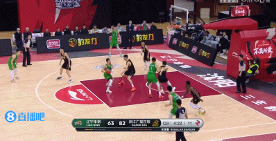 付豪替补出战31分钟斩获18分7板1帽 屡献精彩篮下脚步