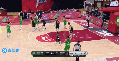 付豪替补出战31分钟斩获18分7板1帽 屡献精彩篮下脚步