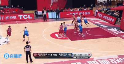 失误不失手感！吴前VS新疆29分8助攻8失误 末节轰出三分三连击