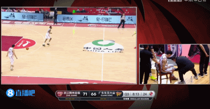 希望无碍!吴前被对手踩到脚踝受伤 坐担架离场