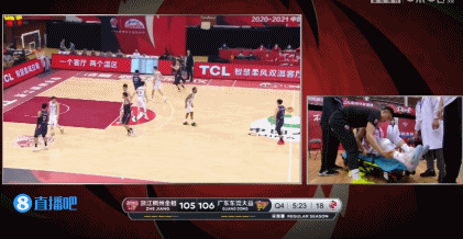 陆文博突破摔倒膝盖受伤 接受治疗后坐担架离场