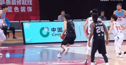 惋惜摸头！张镇麟滑翔战斧欲隔扣周琦 刷筐而出错失年度最佳