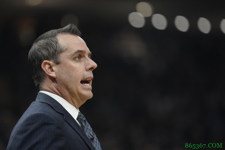 首发中锋是谁?沃格尔:在季后赛中哈加庄我们都需要