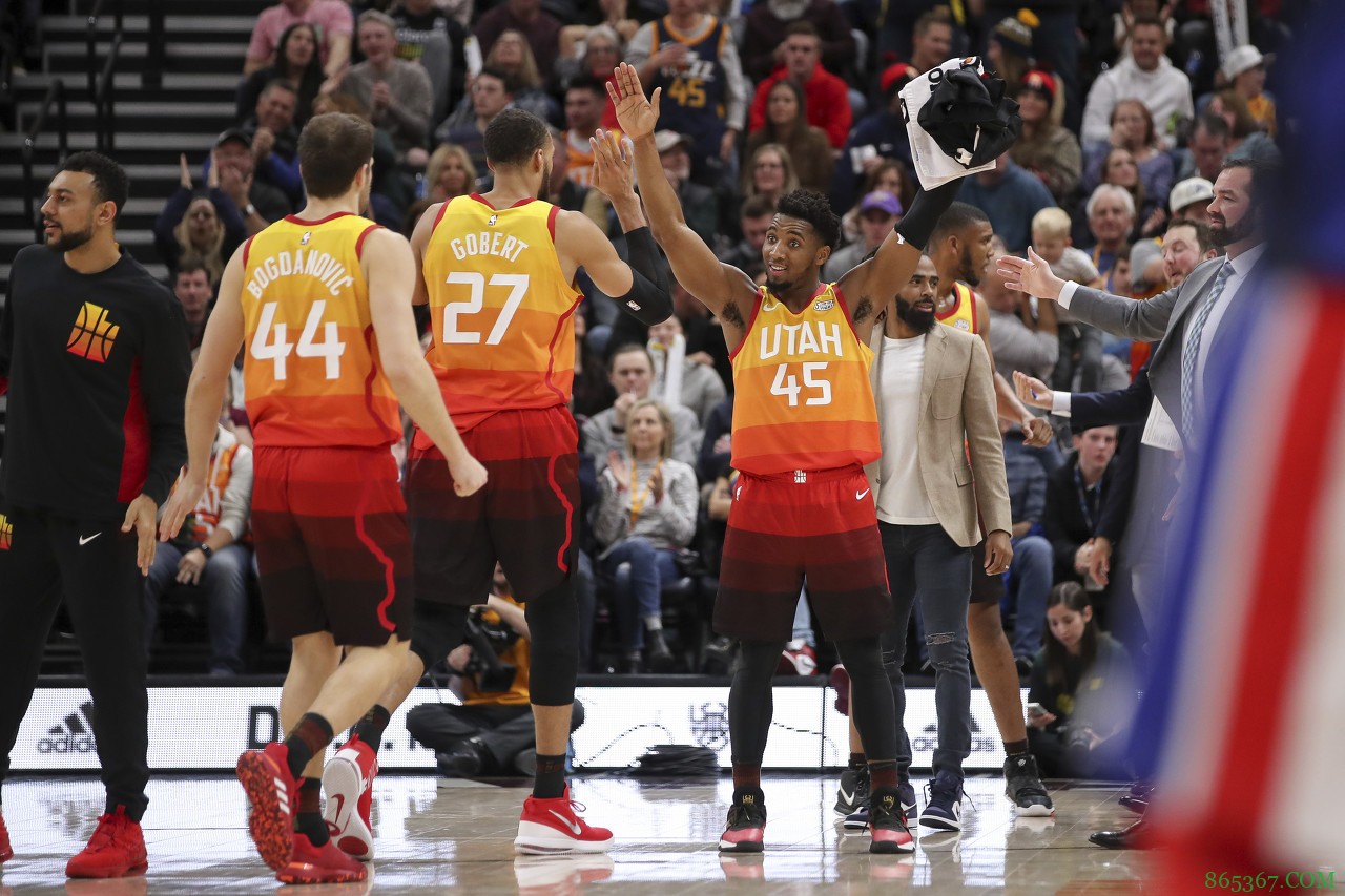 爵士赛季前35场均至少命中10记3分 仅次2019-20赛季火箭