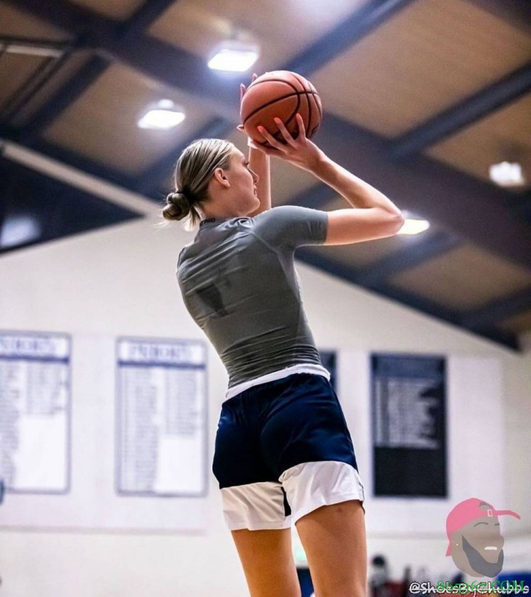 库里祝贺妹妹NCAA女篮夺冠:你好吗冠军?将它带回湾区