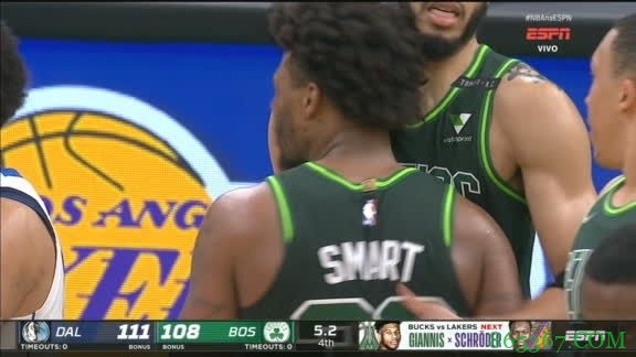 又整活！斯玛特想故意罚不进然后抢板 但是直接砸篮板被吹违例