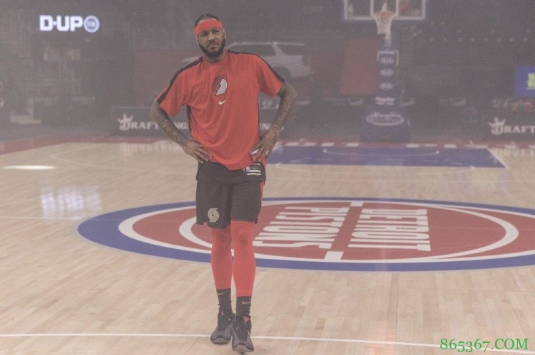 安东尼:活塞的家伙们很喜欢被烟雾笼罩?詹姆斯:?