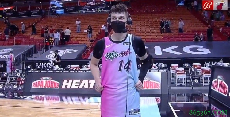 希罗:喜欢第四节在场上竞争 和奥拉迪波做队友很兴奋