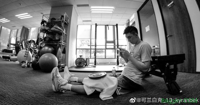 可兰白克发博:四月是美好的开始!今天我终于痊愈了!