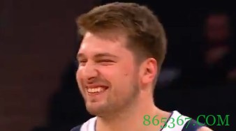 自己都笑了！东契奇罚球三不沾 出手后大喊“太短了”