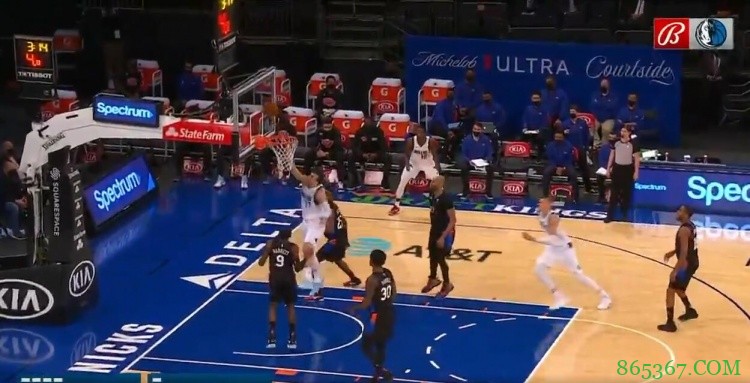 东契奇上篮打进大喊“And One”被吹技犯 个人本赛季第11个T