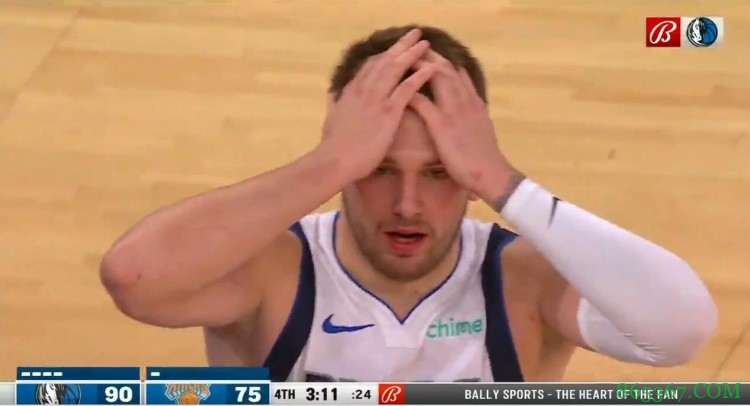 东契奇上篮打进大喊“And One”被吹技犯 个人本赛季第11个T