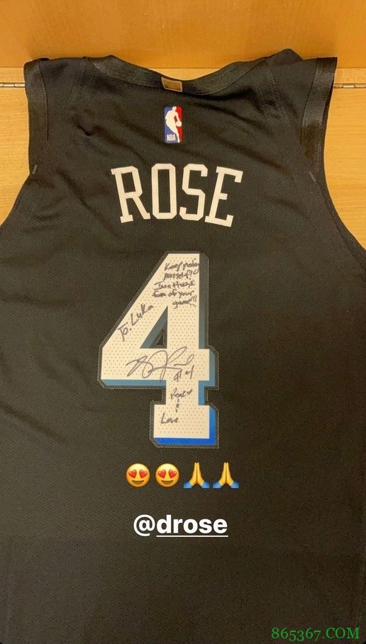 爱了！东契奇晒罗斯送他的签名球衣：??????