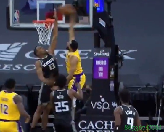 一气呵成！塔克突破单手举球隔扣伍德尔德