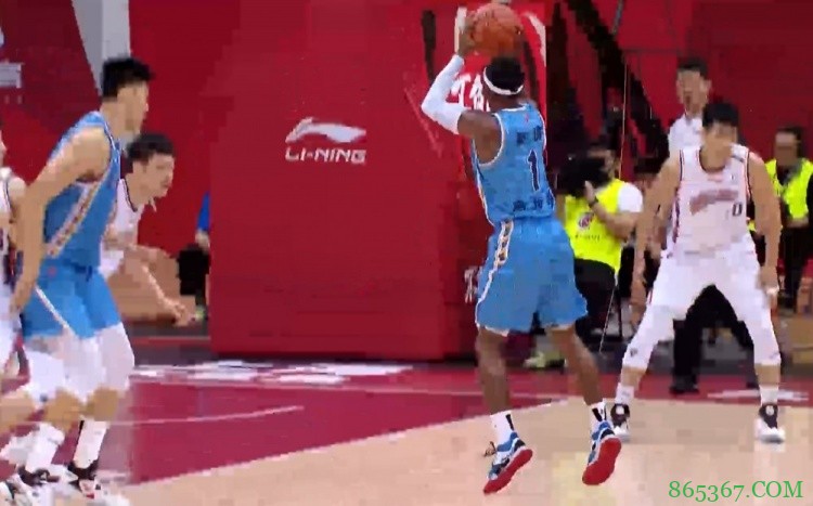 大逆转!北京末节净胜上海20分 逆转拿下胜利