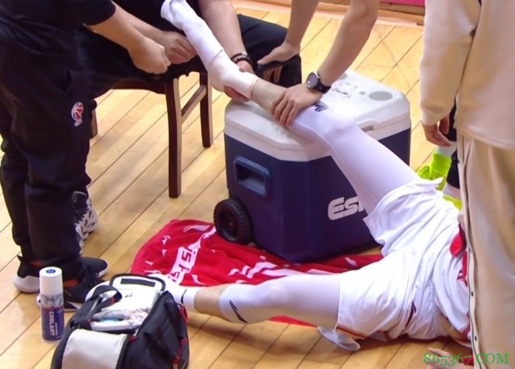 惨烈！浙江末节高强度施压 程帅澎最后一分钟受伤离场