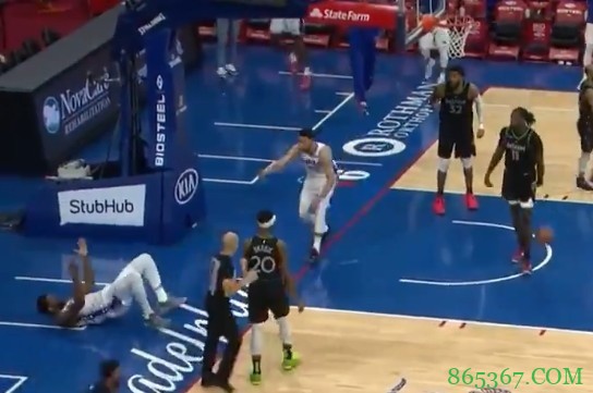 挽回颜面!恩比德单打唐斯2+1后躺地板疯狂抖动庆祝