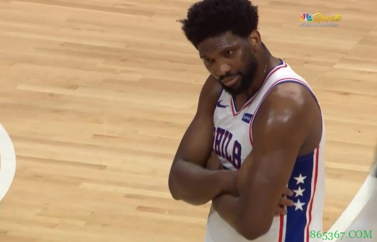 【表情包】这都不吹？恩比德傲娇凝视裁判