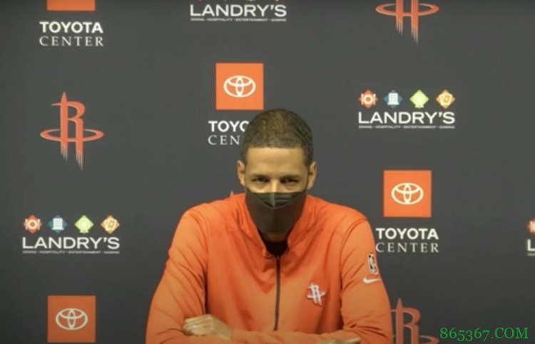 塞拉斯:我们不能因犯规没吹而被分散注意力 裁判不会拯救我们